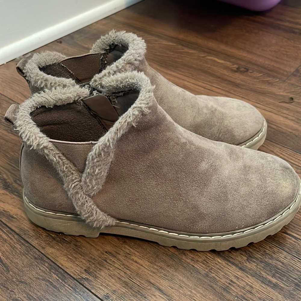 Grey boots